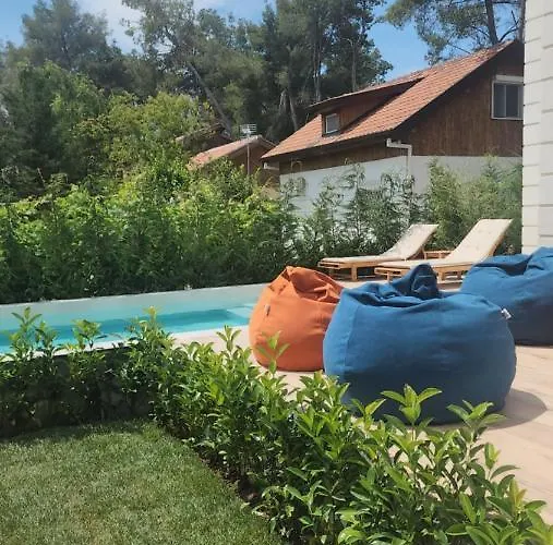 Pinetrees House With Swimming Pool 格勒姆