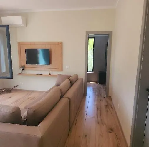 Pinetrees House With Swimming Pool