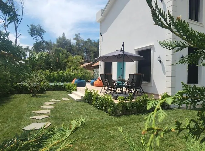 Casa de Férias Pinetrees House With Swimming Pool